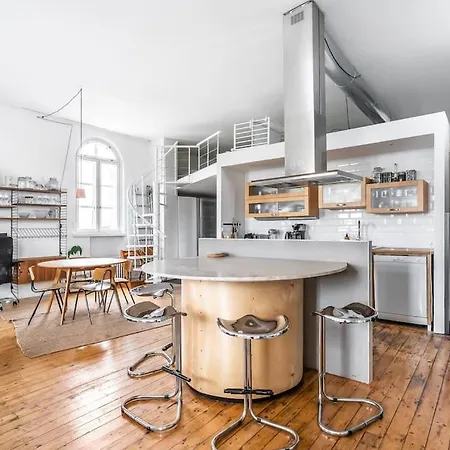 Tower Penthouse 1 Bedroom And Loft With 360-degree Views *